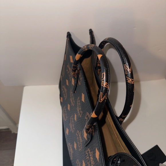 MCM large Munchen Large Visetos Tote Bag - Picture 7 of 14